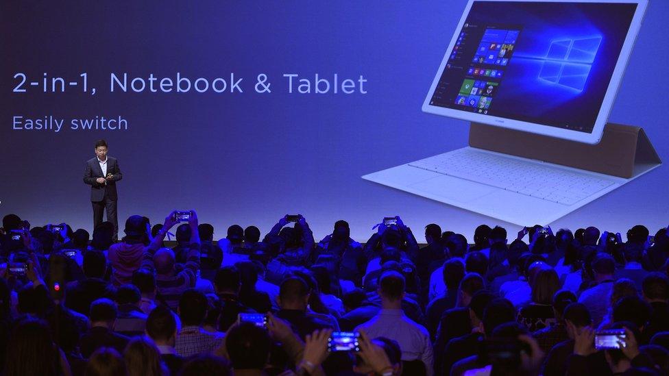 CEO Richard Yu presents the accessories of the new product Matebook