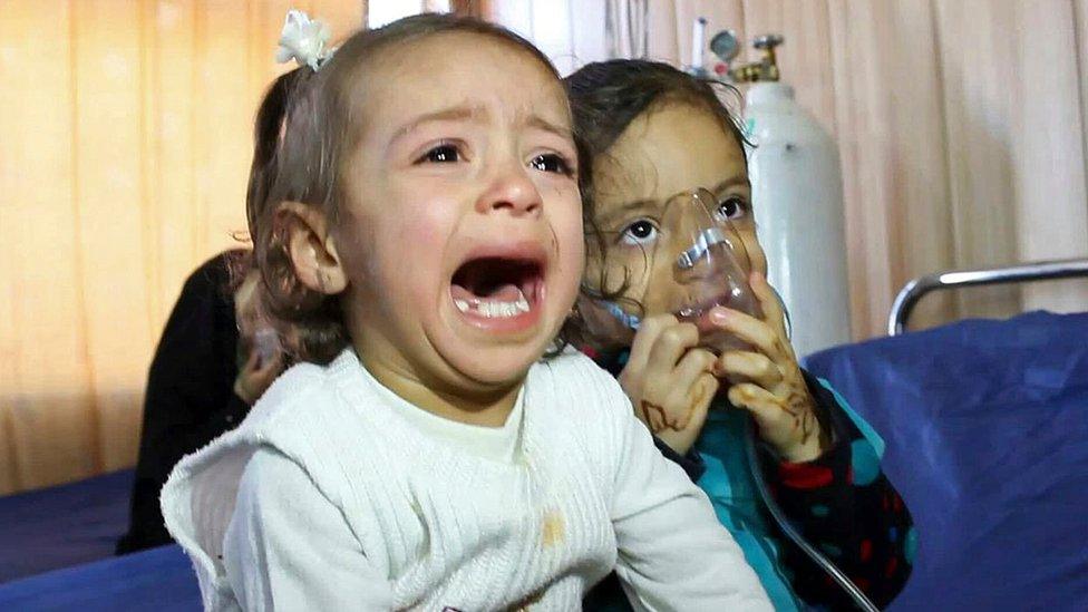 Young victims of a suspected chemical attack wait for treatment at a hospital in Taza (11 March 2016)