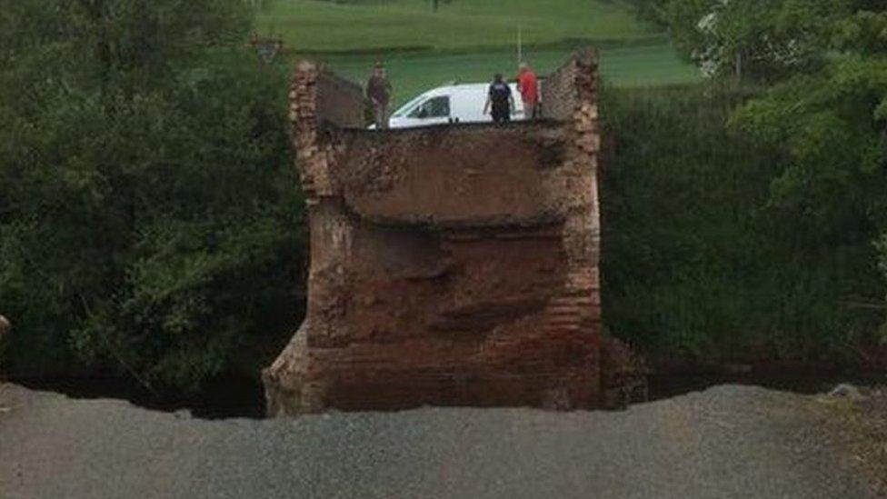 Eastham Bridge collapsed