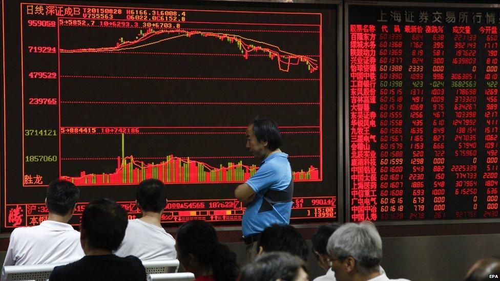 Investors monitor stock market data at a securities brokerage house in Beijing, China, 28 August 2015.