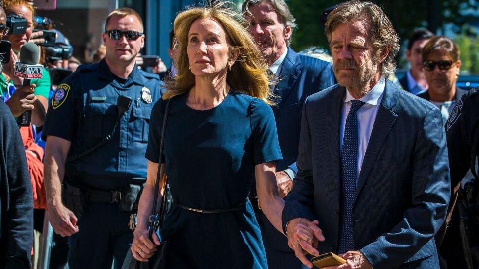 Felicity Huffman arrives with her husband William H. Macy at John Joseph Moakley US Courthouse in Boston