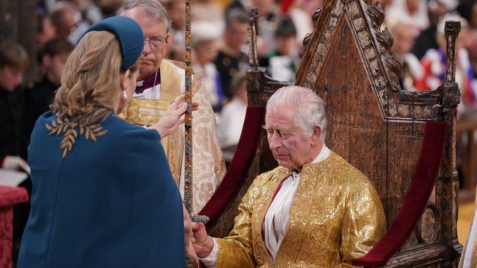 Ms Mordaunt presenting the Jewelled Sword of Offering to King Charles III