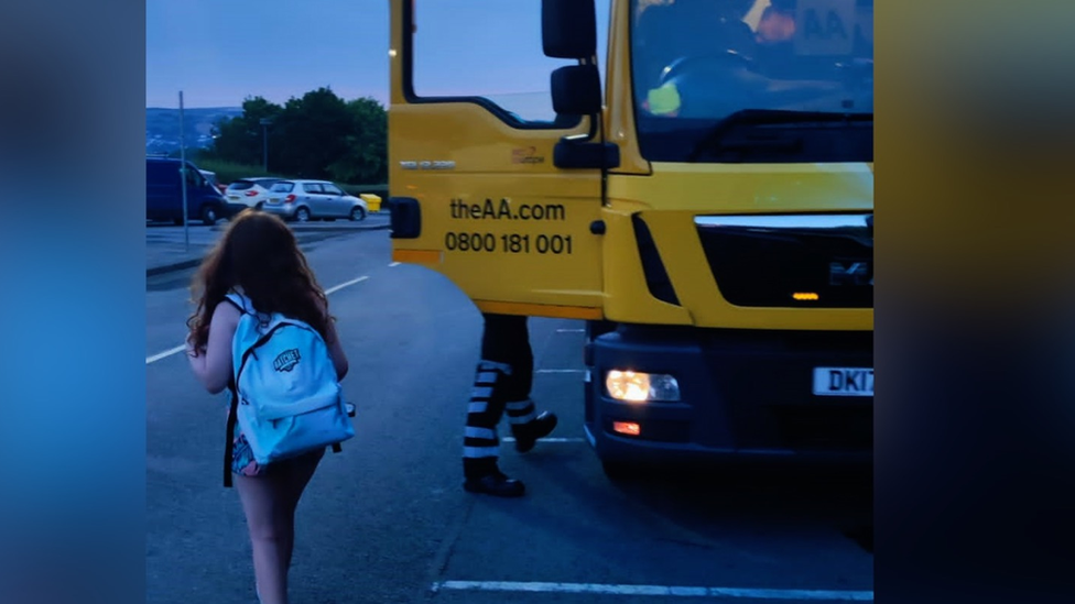 Dacey-Faith next to recovery lorry