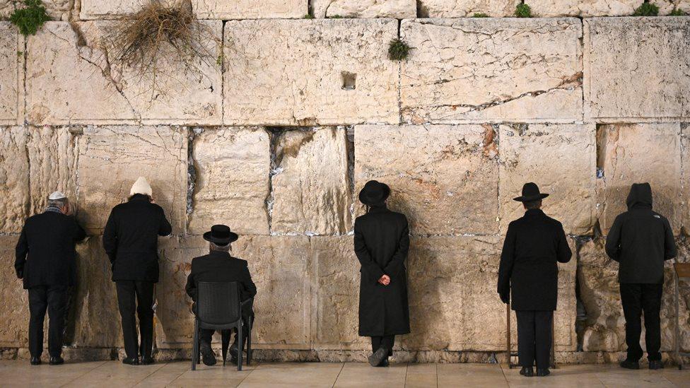 Jews pray at the Western Wall in Jerusalem (22 January 2020)