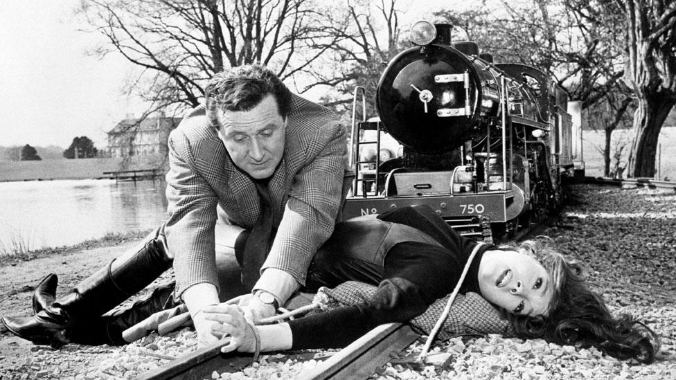 Diana Rigg shooting The Avengers with Patrick Macnee