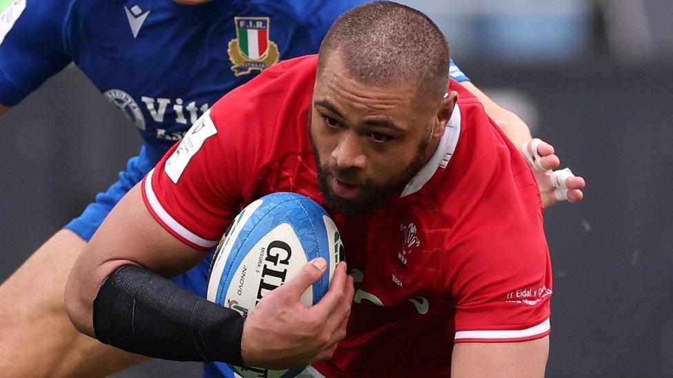 Taulupe Faletau yn sgorio i Gymru yn Rhufain