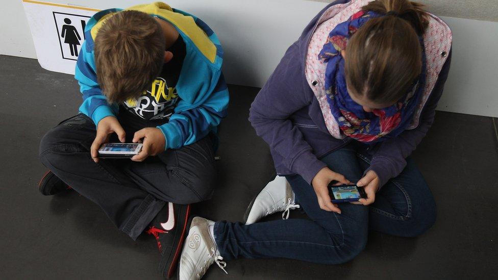 children on phones