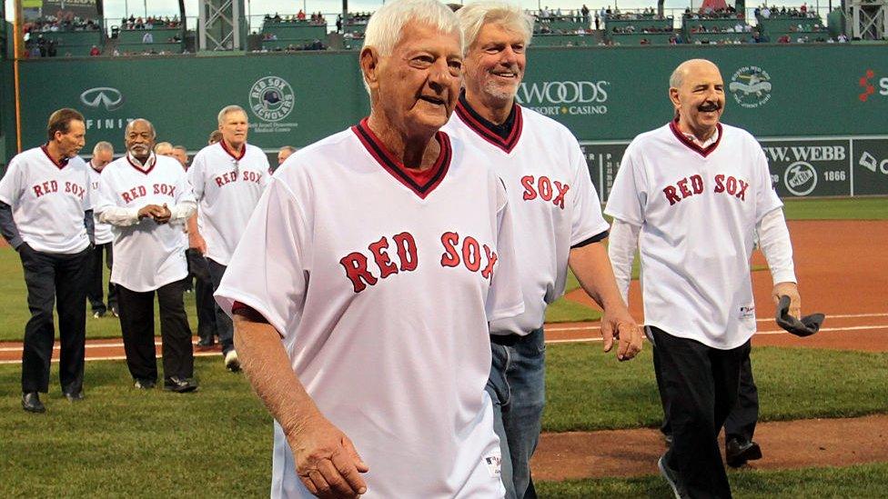 MLB Hall of Fame player Carl Yastrzemski leads Bill Lee and other former teammates during a celebration of the 1975 American League Champions before a game between Boston Red Sox and Tampa Bay Rays