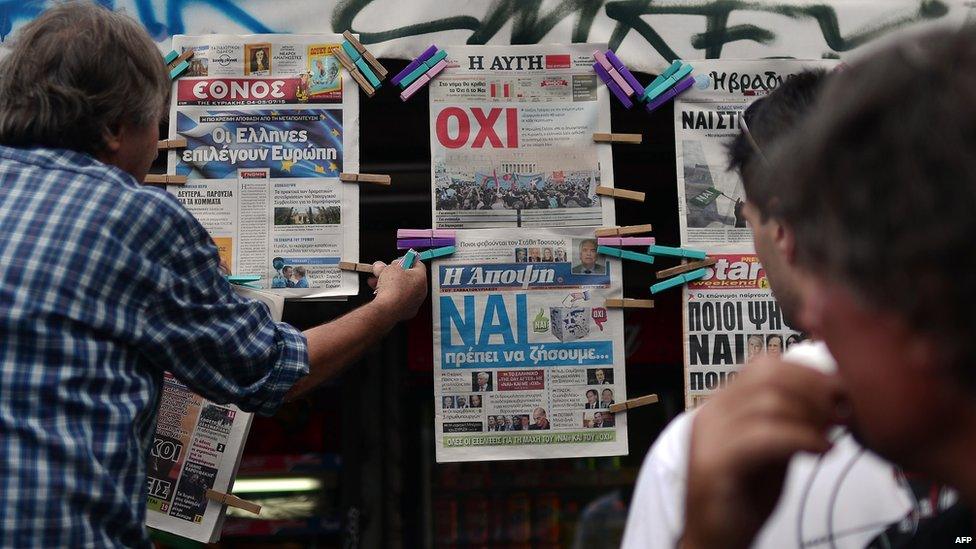 Greek newspapers urging 'yes' and 'no' votes in referendum