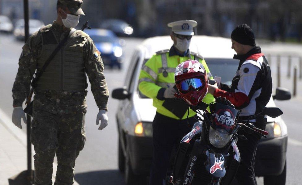 A police lockdown check in central Bucharest. 3 Apr 20