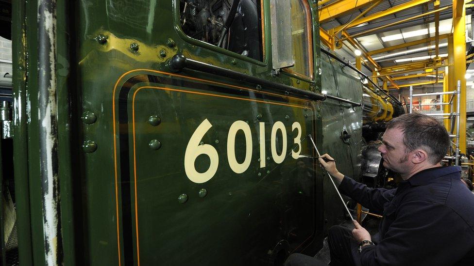 Signwriter Michael O'Connor painting Flying Scotsman