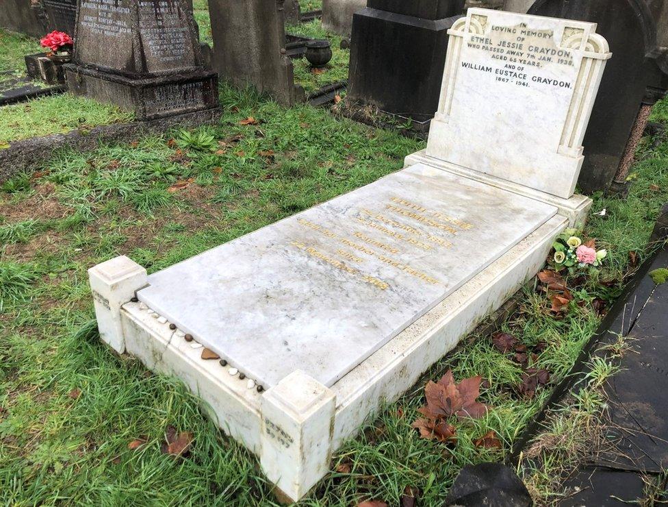 Edith Thompson's grave in City of London Cemetery