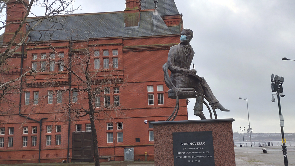 Cardiff Bay and the Ivor Novello statue