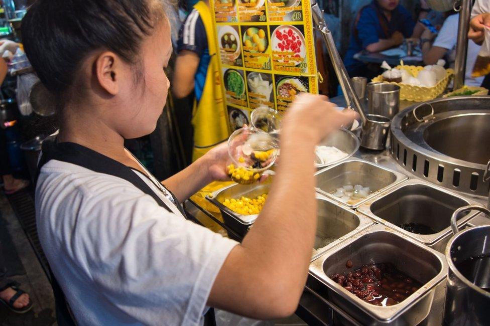 Picture of a Thai street hawker in Bangkok