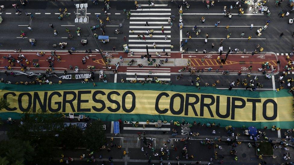 "Corrupt Congress": Operation Car Wash brought many supporters out on to the street in Sao Paulo