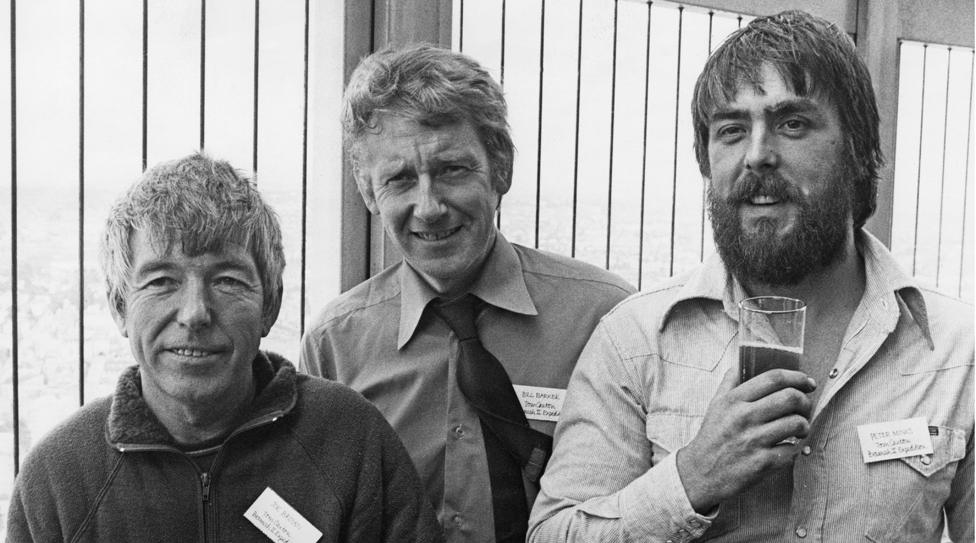 Y mynyddwyr Joe Brown, Bill Baker a Pete Minks