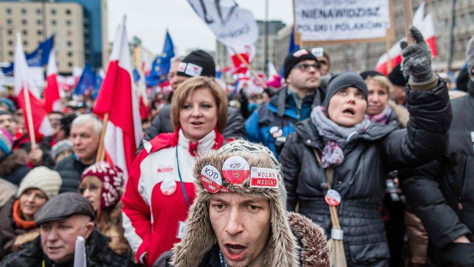 Protest in Warsaw against media laws (9 Jan)