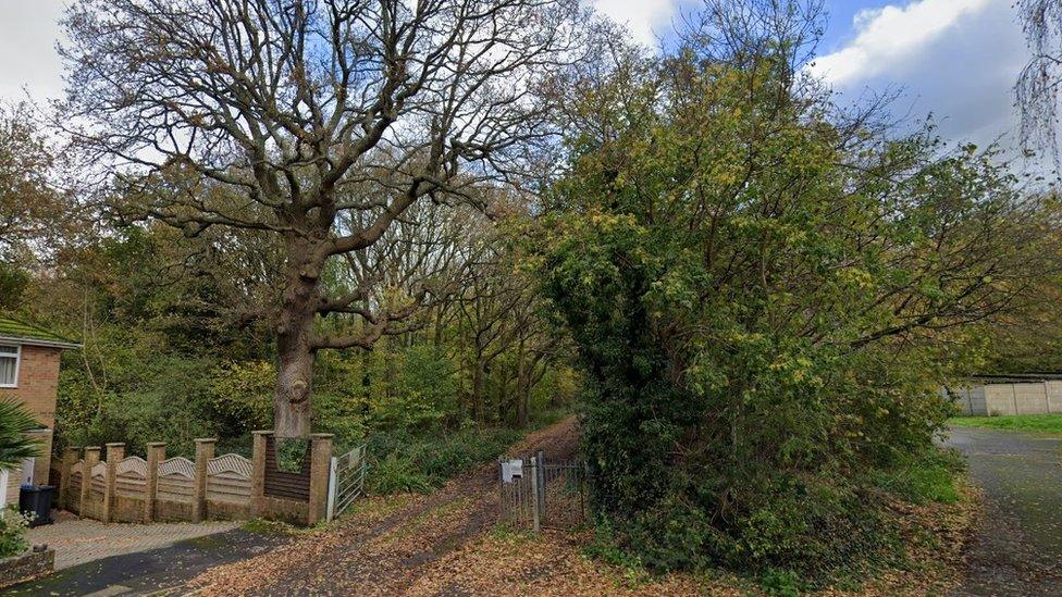 View of end of Oakfield Way, East Grinstead