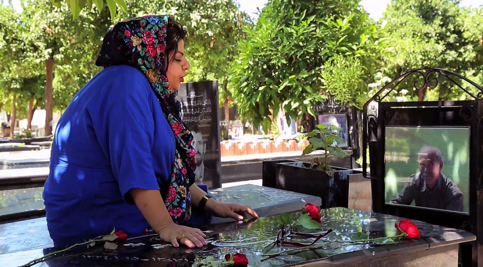 Maryam at her father's graveside