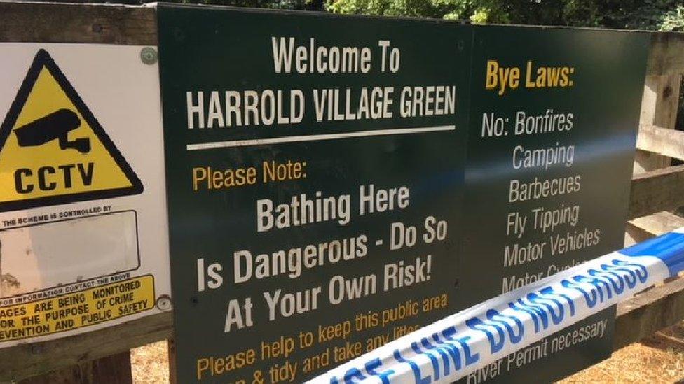 Harrold village sign