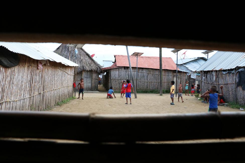 Children playing on Gardi Sugdub