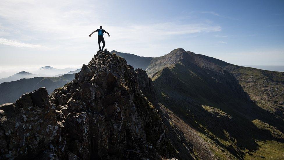 Rhedwr ar Crib Goch