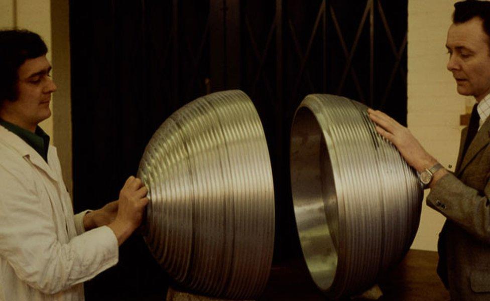 Peter Mansfield and technician with a spherical magnet