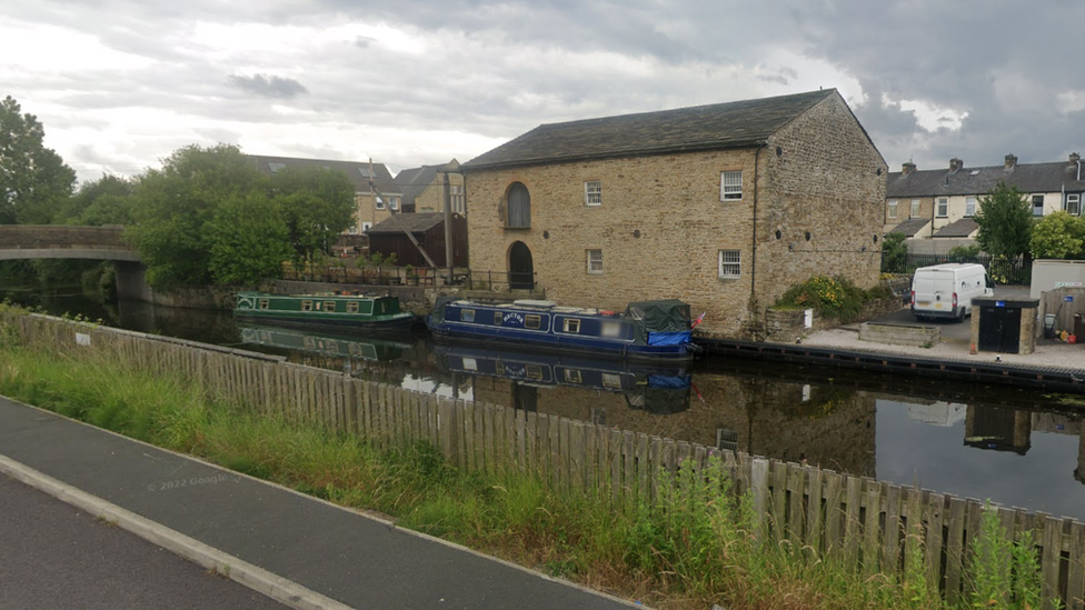 Canal near Empire Way, Burnley