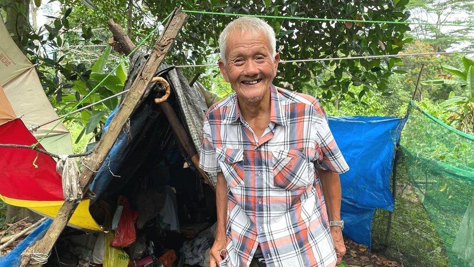 Mr Oh outside the shelter he lived in for 30 years.