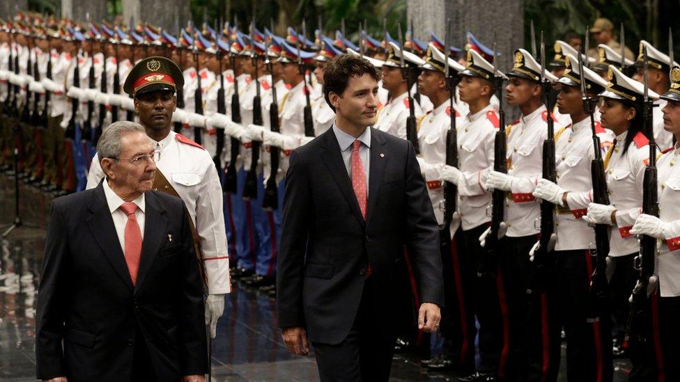 Canada's Prime Minister Justin Trudeau (R) and Cuban President Raul Castro (L) review the guard of honour during a ceremony at Revolution Palace on November 15, 2016.