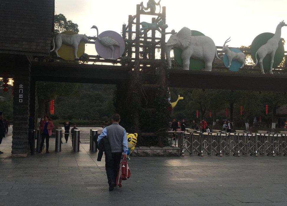 Picture of exit of Youngor zoo in Ningbo on Sunday 29 January 2017