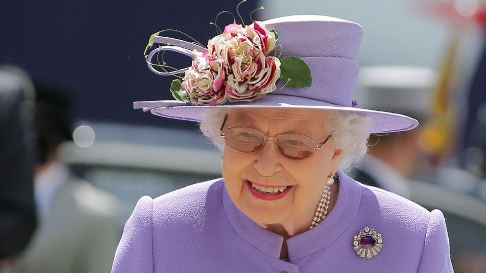 Queen has eye surgery to remove a cataract BBC Newsround(00)