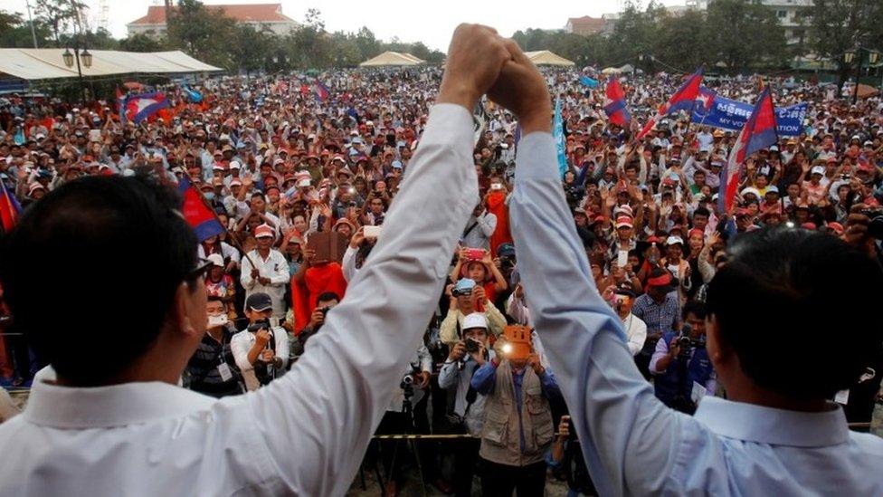 Kem Sokha, right, and Sam Rainsy hold a rally in 2013