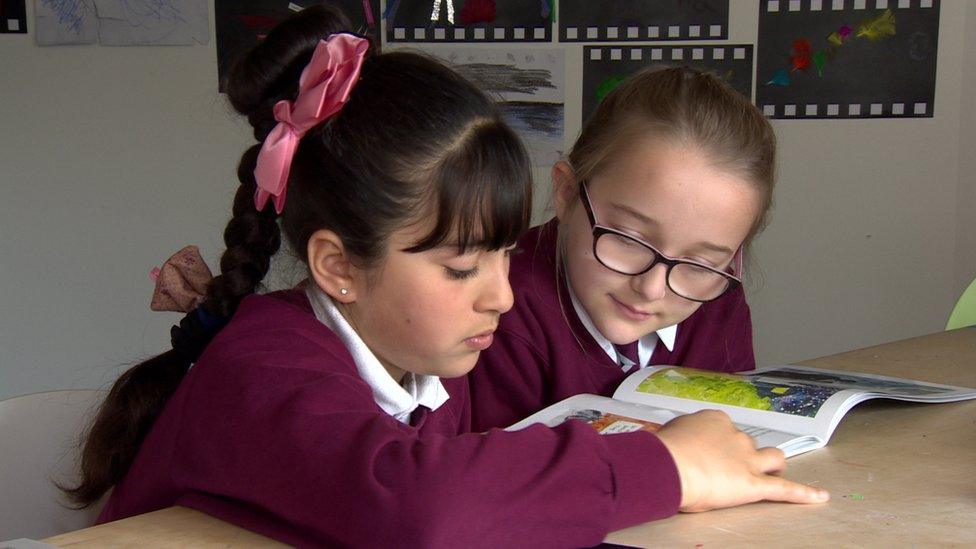 School kids reading