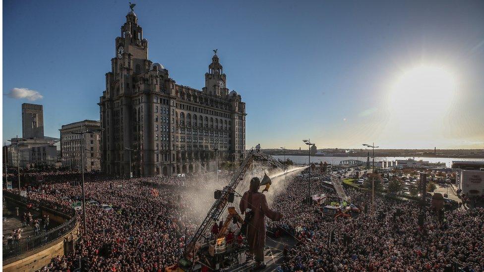 huge crowd on Strand