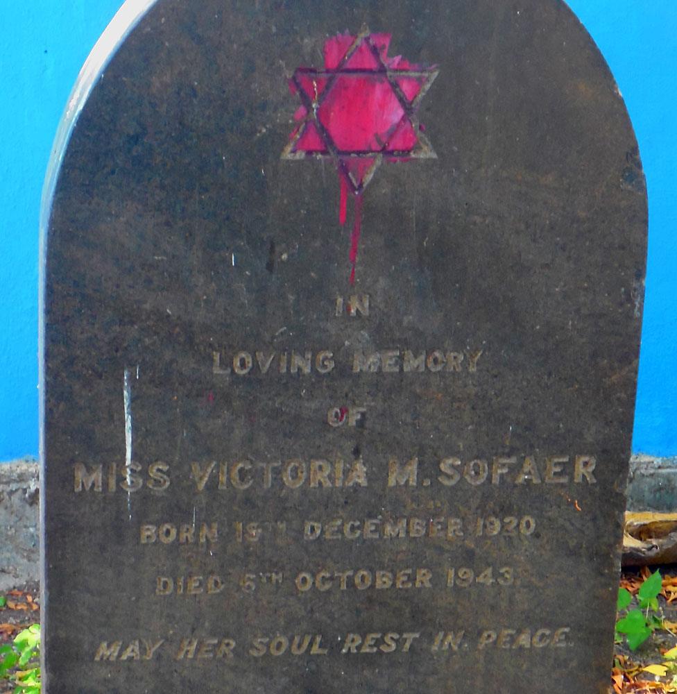 Victoria Sofaer's gravestone