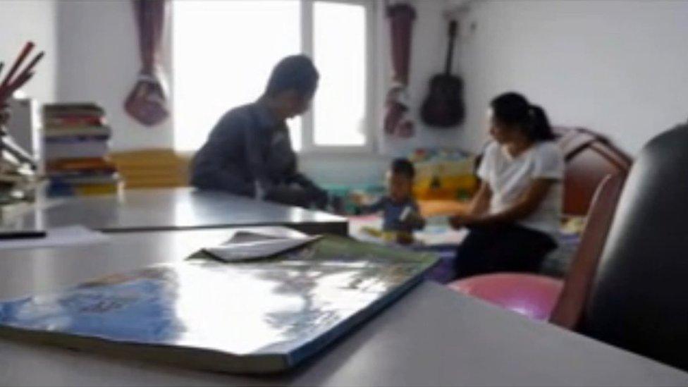 Xie Yanyi with his wife and kid