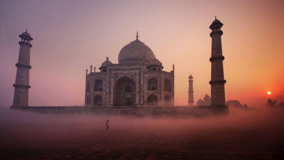 Y Taj Mahal, India