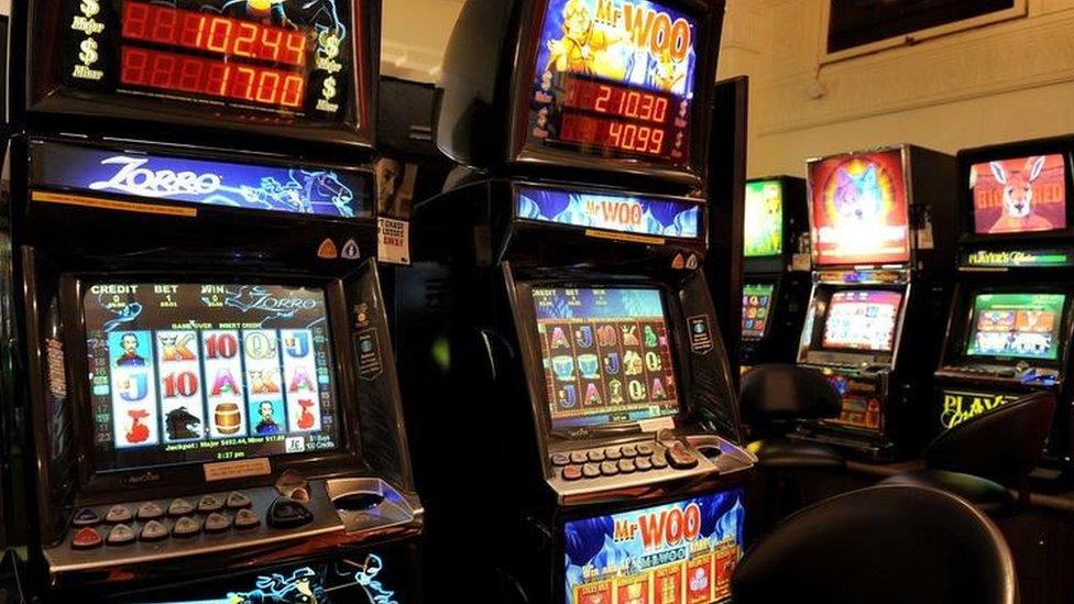 Slot machines in Australia (13 April 2011)