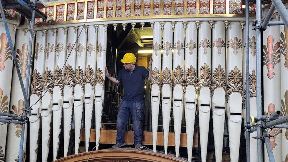 Leeds Town Hall organ