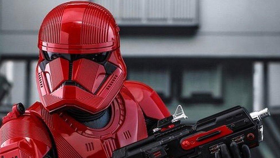 sith_trooper_in_a_red_suit