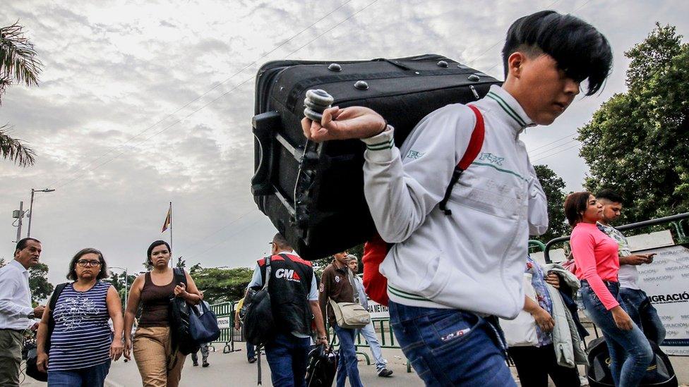 Venezuelans cross the Simon Bolivar International Bridge into the Colombian border city of Cucuta on January 10, 2019