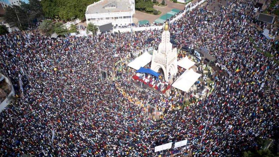 Crowds gather in Bamako