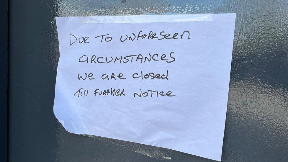 Note on the door of a closed pub