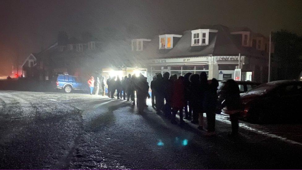 Queue for hot food and drinks in Aboyne