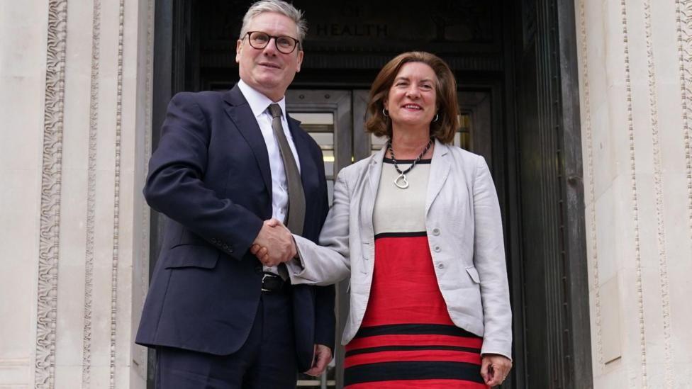 Sir Keir Starmer and First Minister Eluned Morgan shake hands