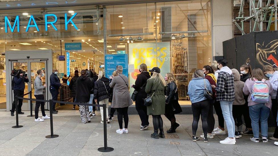 primark queue