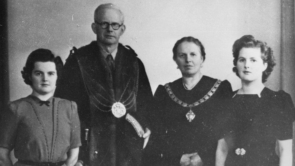 1945: Future British prime minister, Margaret Thatcher with her parents and sister, Muriel.