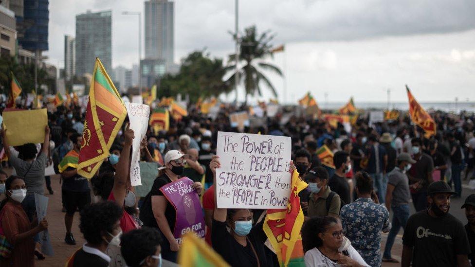 people-protesting-in-sri-lanka.