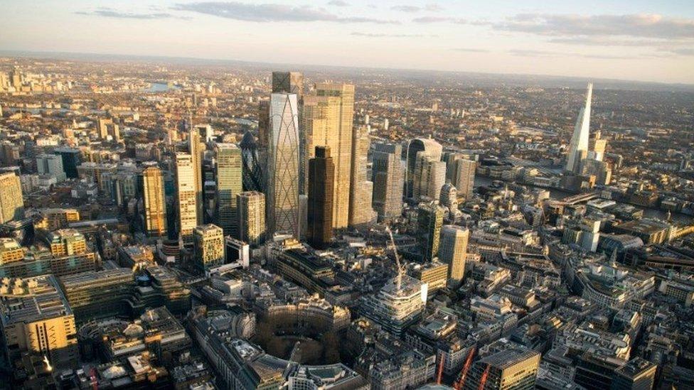 City of London skyline with planned skyscraper (artist's impression)